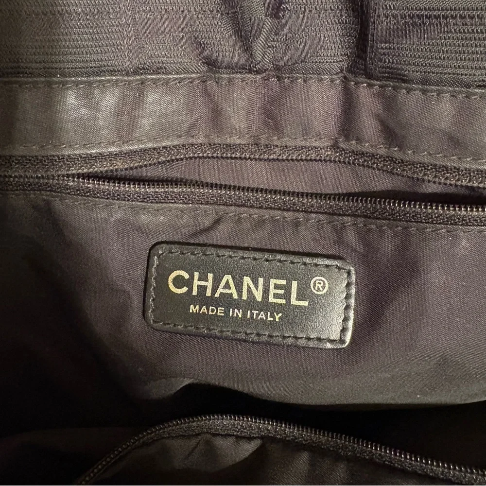 $5 Start (Live Show Only) CHANEL Travel Line Black Tote - Fixer-Upper (as is) - Picture 3 of 15